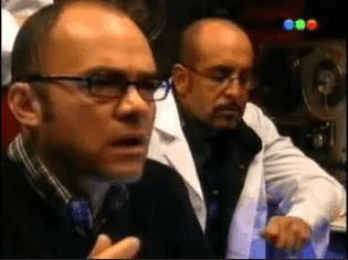 Científico Argentino Explicando