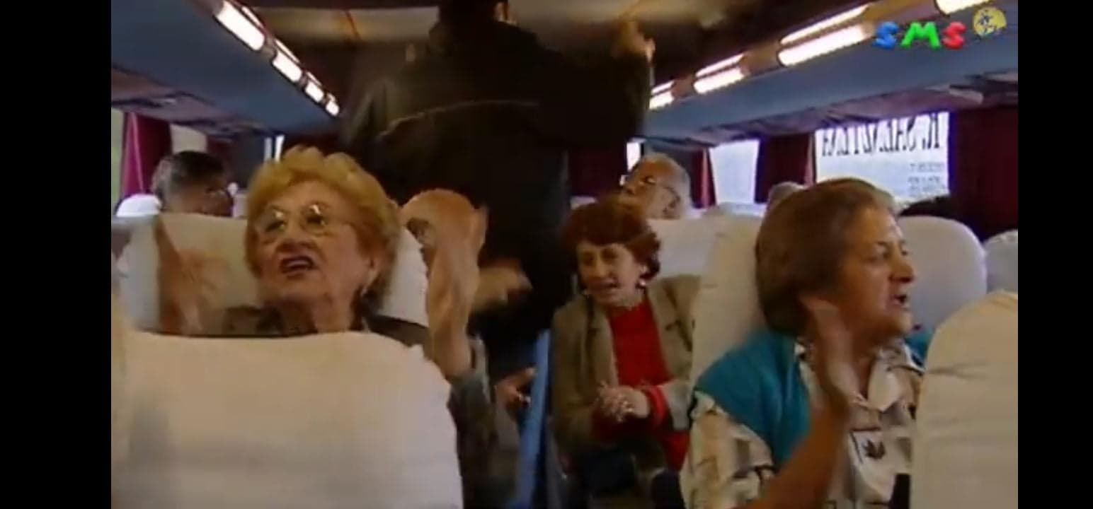 Señora Sorprendida En El Micro