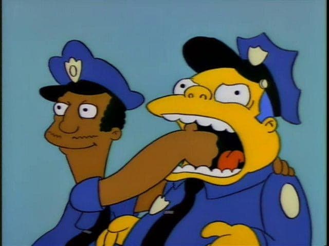 Wiggum Panics Lou Just Stands There